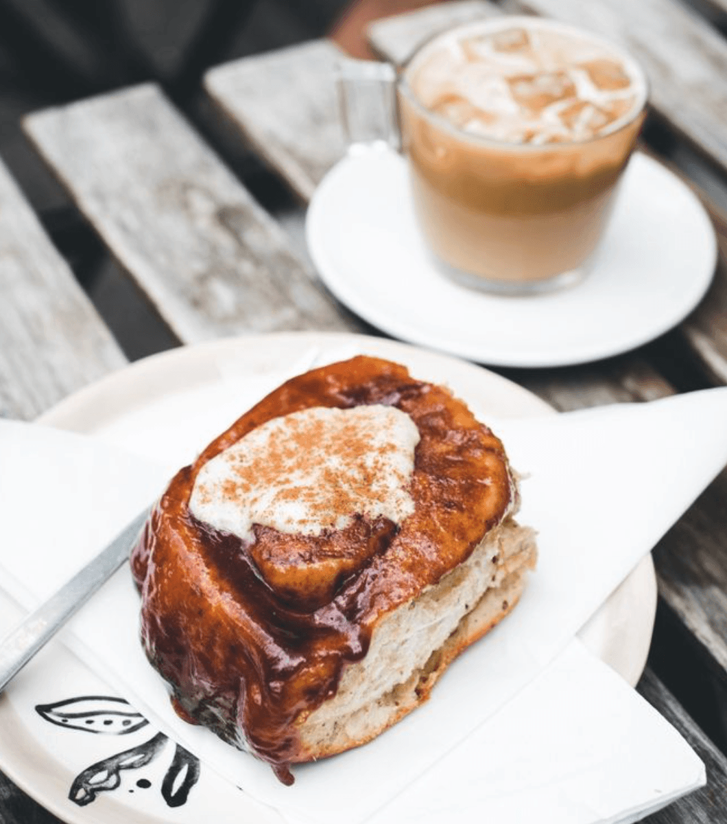 Cinnamon roll and latte at Café 23